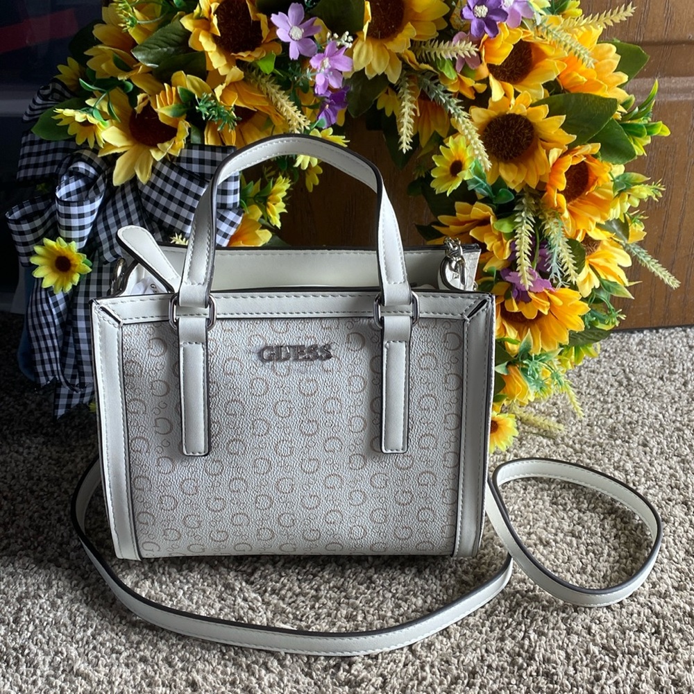 NWT white guess crossbody purse